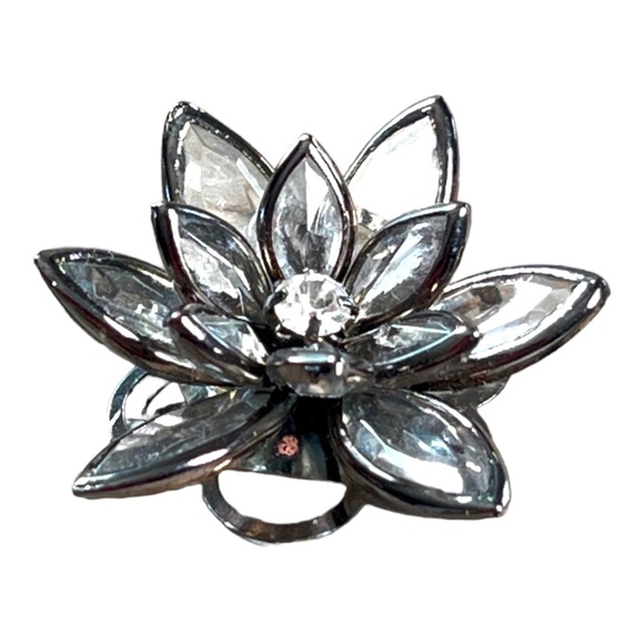 Crystal Facetted Lotus Flower Cocktail Ring - Picture 6 of 12
